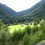 Отель Tamina